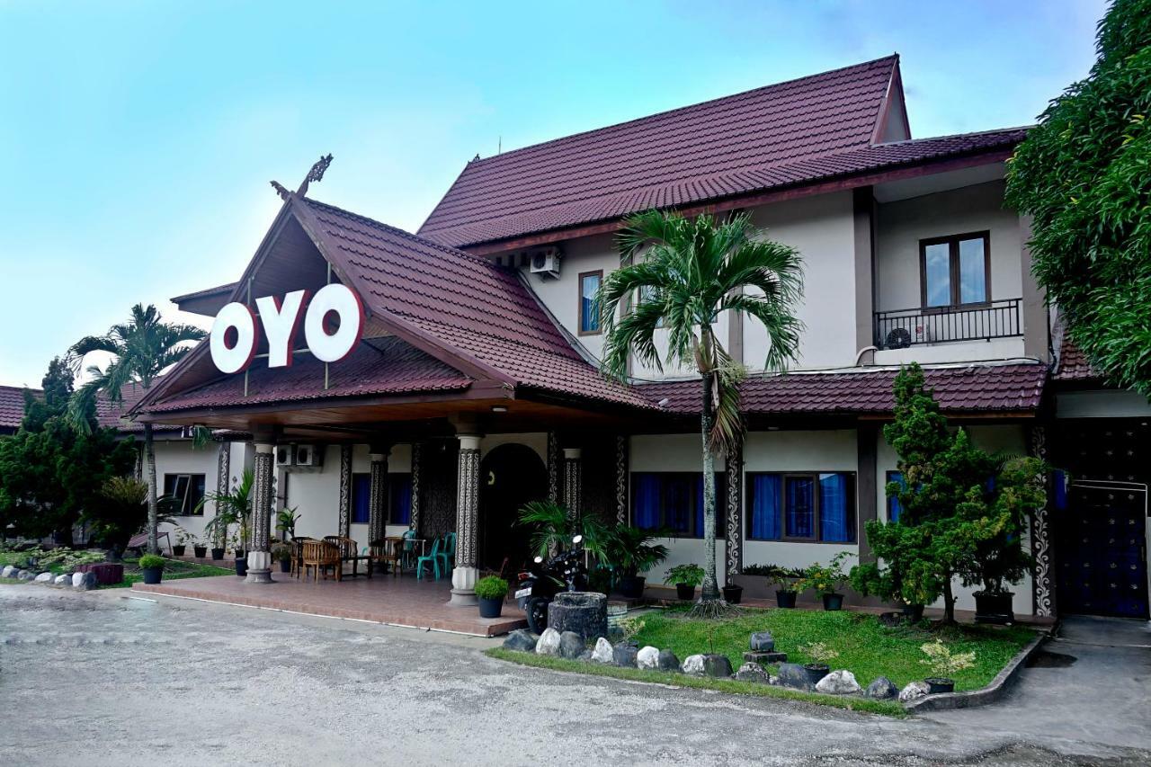 Hotel Oyo 627 Tirta Kencana Syariah Pekanbaru Exterior foto