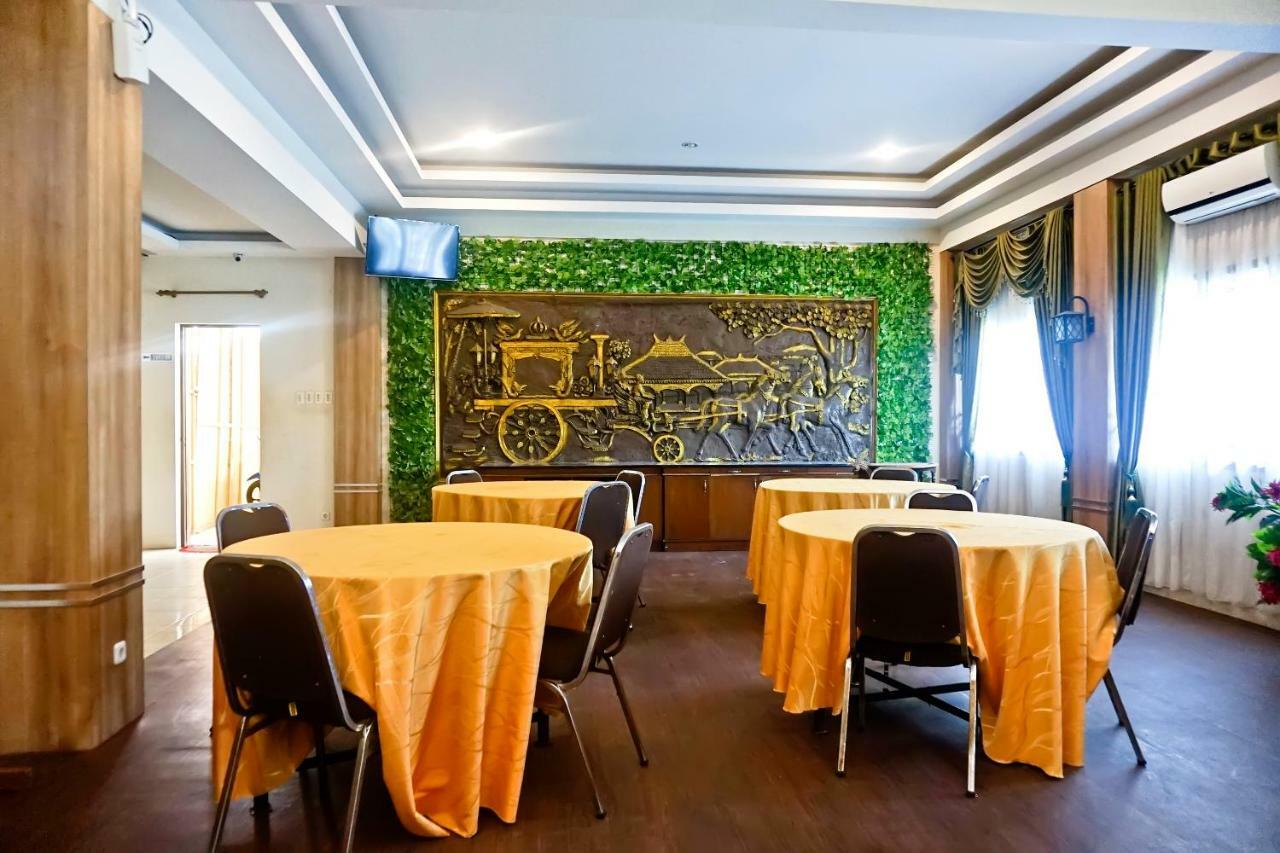 Hotel Oyo 627 Tirta Kencana Syariah Pekanbaru Exterior foto
