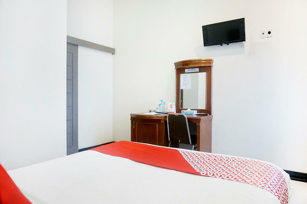 Hotel Oyo 627 Tirta Kencana Syariah Pekanbaru Exterior foto