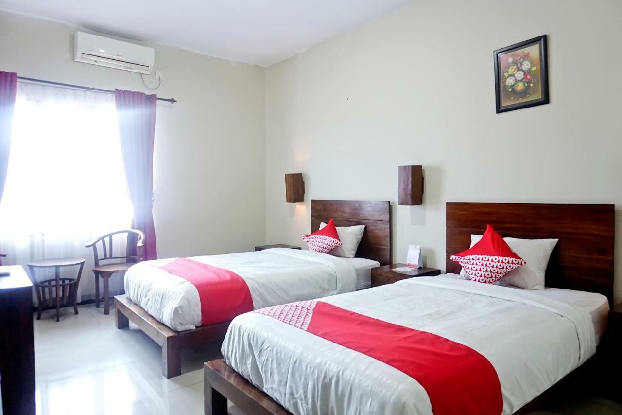 Hotel Oyo 627 Tirta Kencana Syariah Pekanbaru Exterior foto