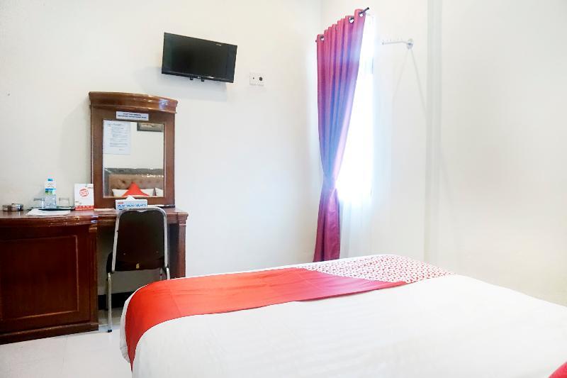 Hotel Oyo 627 Tirta Kencana Syariah Pekanbaru Exterior foto