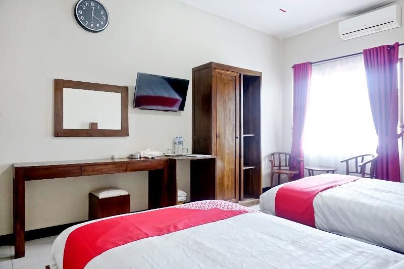 Hotel Oyo 627 Tirta Kencana Syariah Pekanbaru Exterior foto